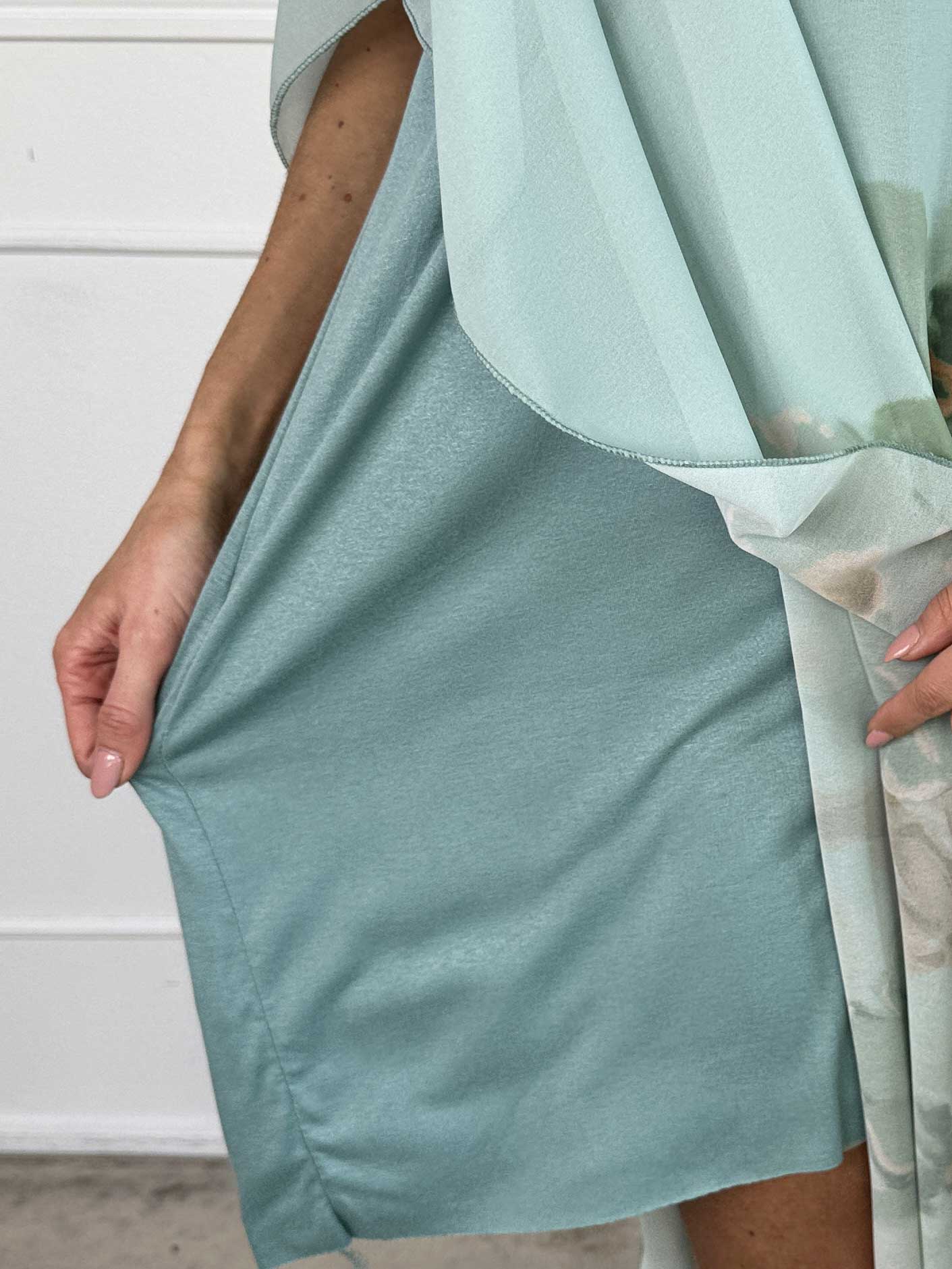 Mirabella - Tunikaklänning med chiffonglager och underkjol i viskos